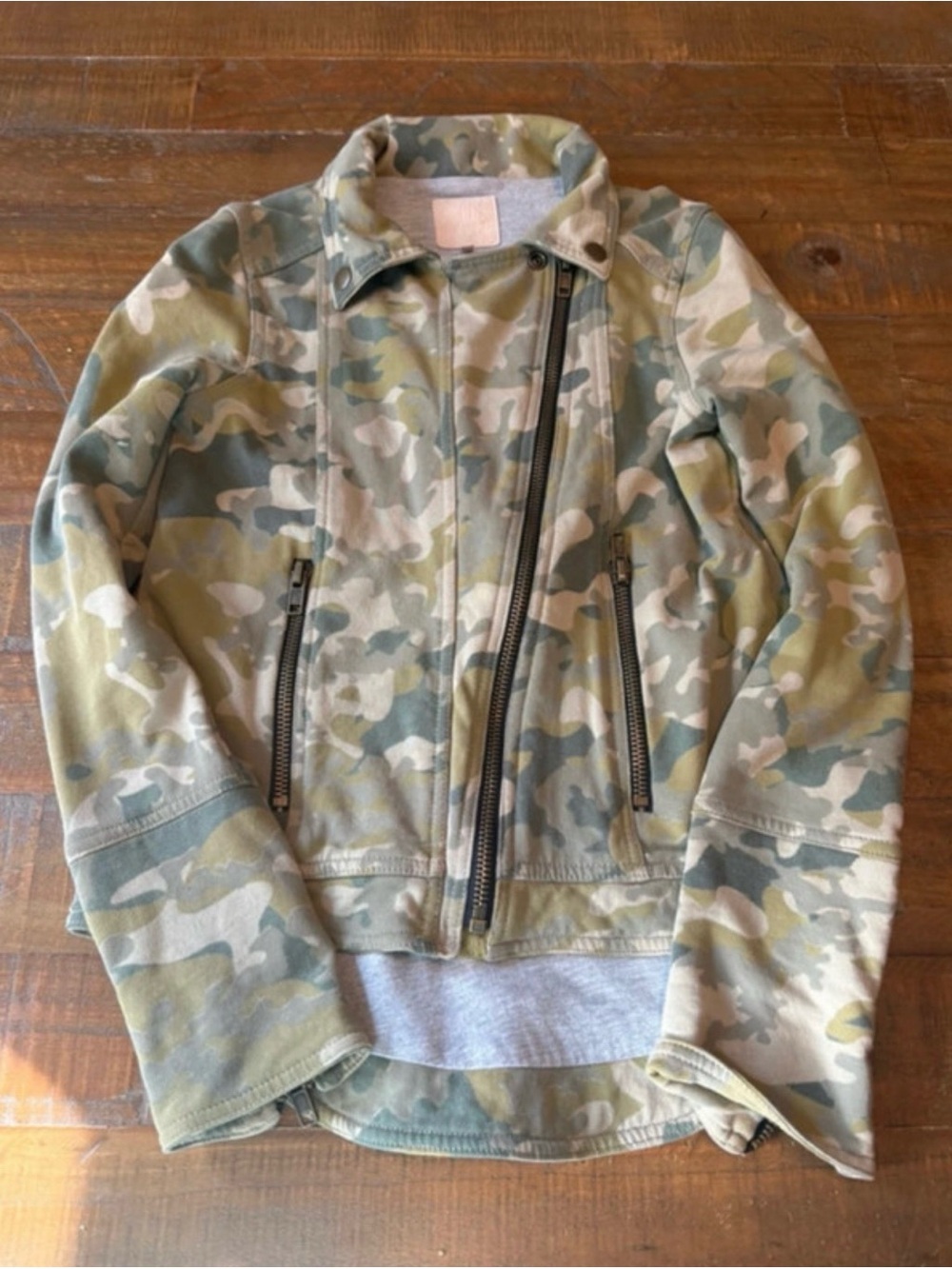 Women’s Camo Zip-Up Jacket - Green Camo